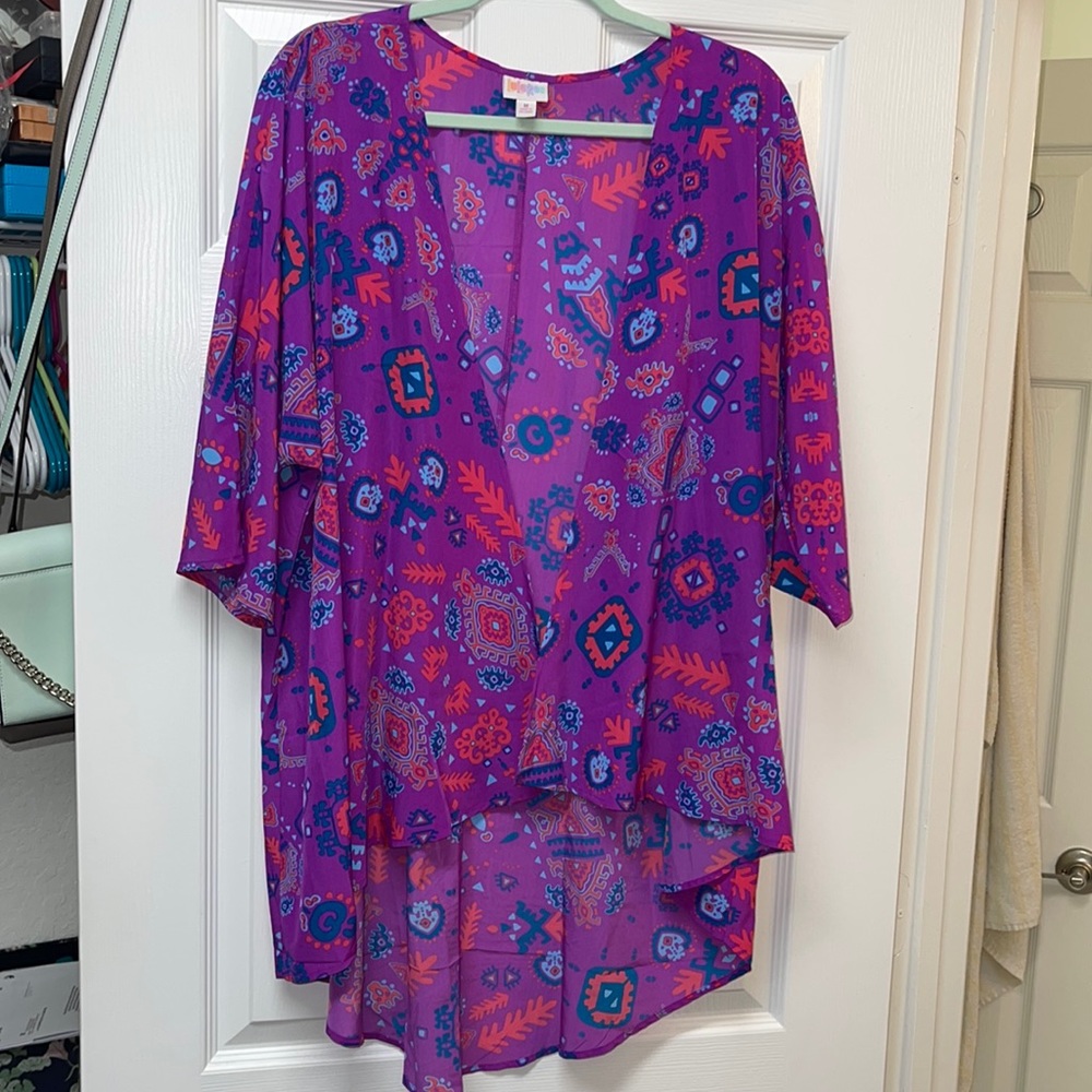 LuLaRoe Medium Lindsay Kimono